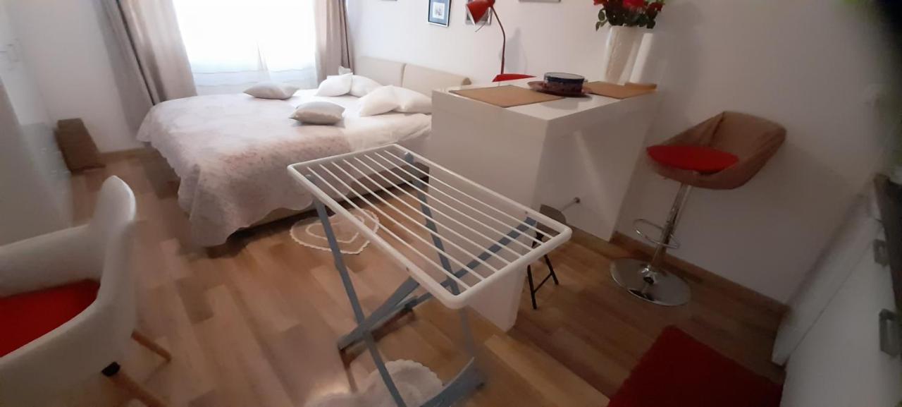 Klara Studio Apartman Split Bagian luar foto