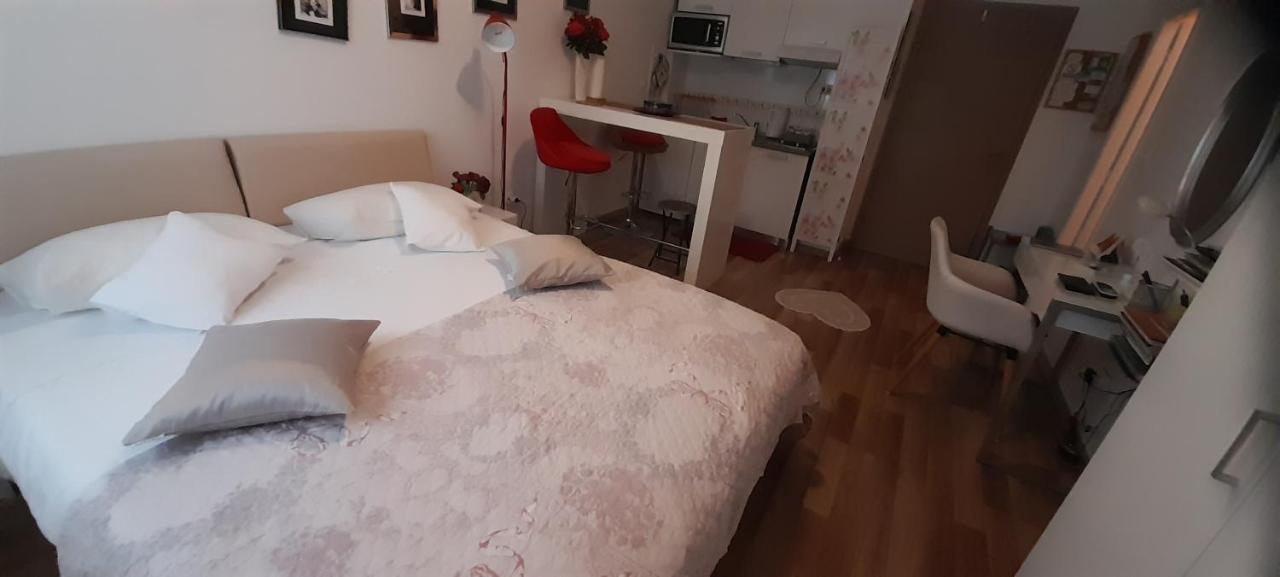 Klara Studio Apartman Split Bagian luar foto