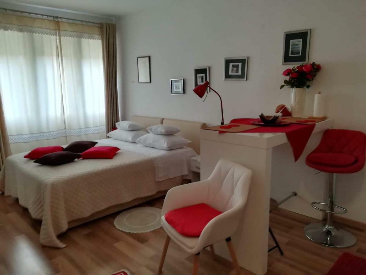 Klara Studio Apartman Split Bagian luar foto